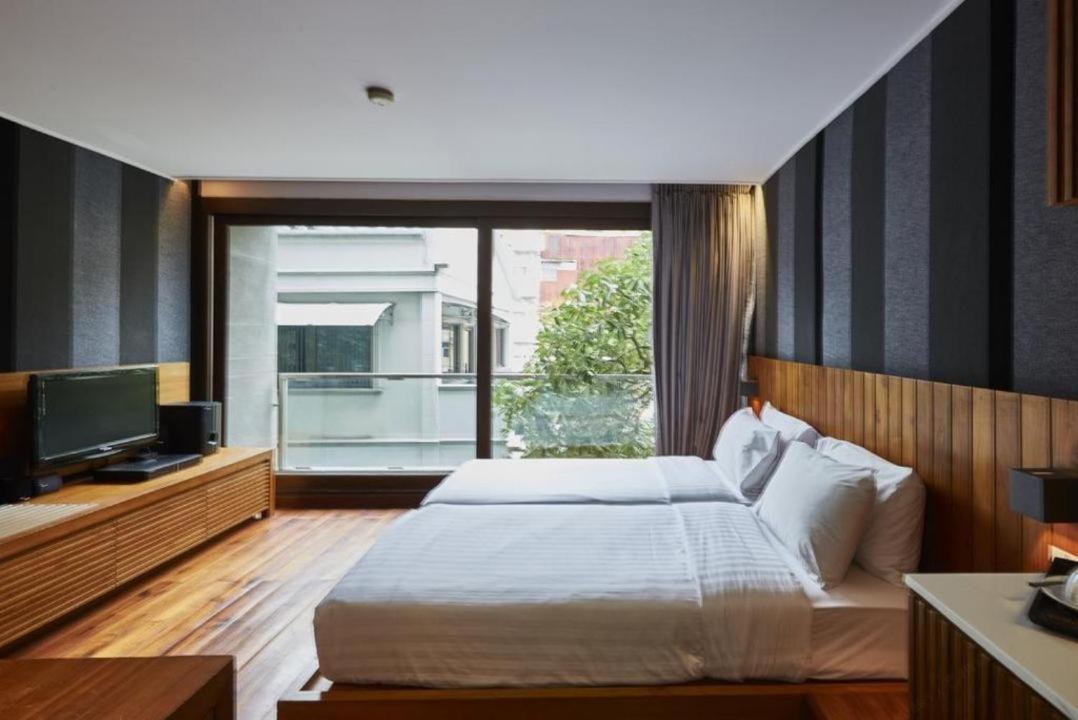 Luxx Langsuan Hotel - Sha Plus Bangkok Kültér fotó